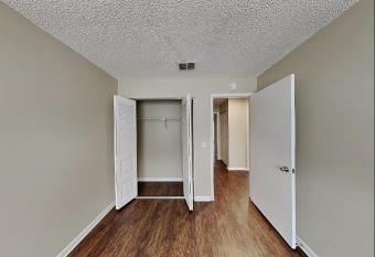 Beautiful Modern 3 BR 2 BA Single Family House has rooms with a private hot tub