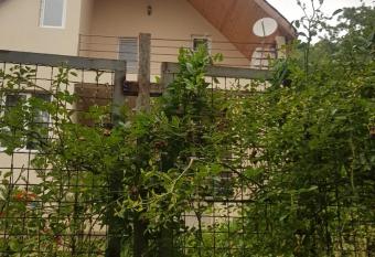 tskhvarichamia has Balcony rooms