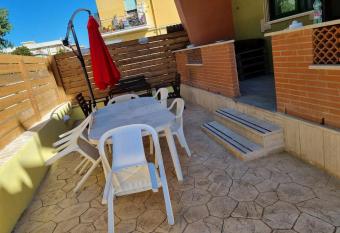 La casetta all angolo has Balcony rooms