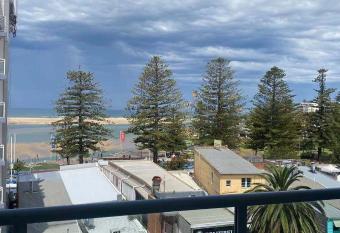 The Entrance Superb Apartment The Entrance NSW with Ocean - Lake Views has rooms with a private hot tub