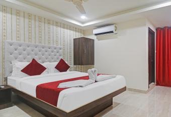 Hotel Bright Airport Zone Shamshabad has Balcony rooms