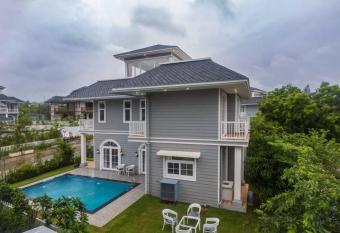 Spanish County Villa 9 By Stayscape Villas has Balcony rooms