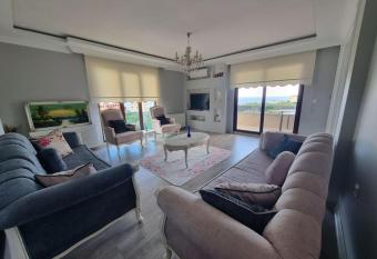 Dubleks 4+1 manzaral   daire / 250m   has Balcony rooms