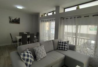 Apartamento Refugi   del Mar allows 18 year olds to book a room