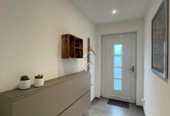 Neuwertige FeWo mit Terrasse in der Krufter Idylle has Balcony rooms