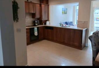 Cobh Rambler has Balcony rooms