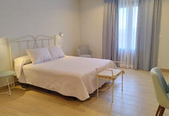 Hotel Vinoteca Alquezar - Adults Only - allows 18 year olds to book a room