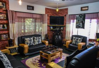 MONKEY LODGE & CAMP has Balcony rooms