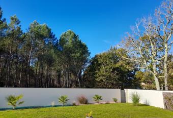 HAVRE DE PAIX OCEAN LAC FORET allows 18 year olds to book a room