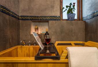 Villa Luxe Fortune has Balcony rooms