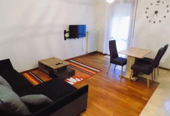 spazioso mini appartamento allows 18 year olds to book a room