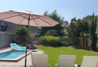 Maison avec piscine 3/4 chambres has Balcony rooms