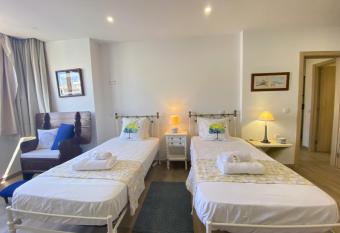 Arma    o de P  ra Ocean Breeze by Homing allows 18 year olds to book a room