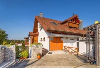 Vilmos apartman allows 18 year olds to book a room