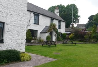 Townstal Farmhouse allows 18 year olds to book a room