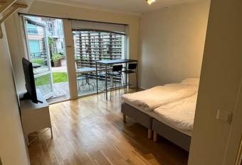 Sentral perle midt p   solsiden has Balcony rooms