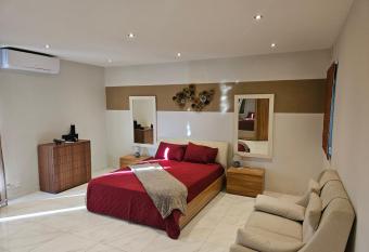 Seabreeze Terraces has Balcony rooms