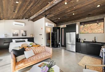 Zion loft with canyon views - unit 1 allows 18 year olds to book a room
