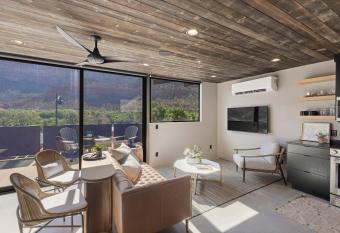 Zion loft with canyon views - unit 2 allows 18 year olds to book a room
