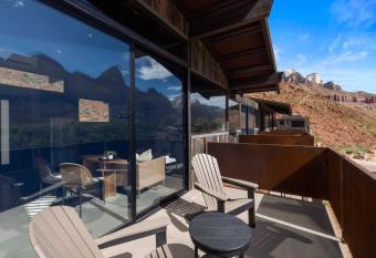 Zion loft with canyon views - unit 3 allows 18 year olds to book a room