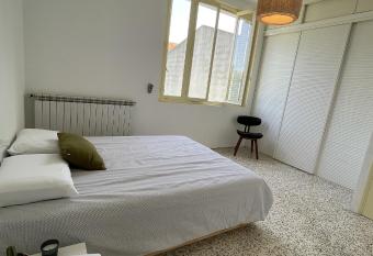 Chambre au calme en c  ur de ville has Balcony rooms