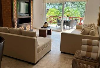 Precioso Depa junto al Mar has rooms with a private hot tub