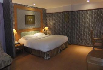 European Castle                                     has rooms with a private hot tub