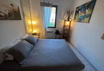 Chambre priv   avec Sdb privative allows 18 year olds to book a room