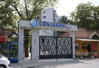 Apartman Maja 1 Crnjanski allows 18 year olds to book a room