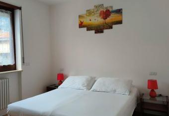 IL PAITITI allows 18 year olds to book a room