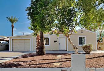 Rare PHONEIX luxurious Home W Amazing View has rooms with a private hot tub