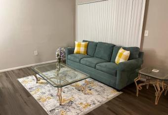 Cozy Retreat 1.8 Mi to Stadium allows 18 year olds to book a room