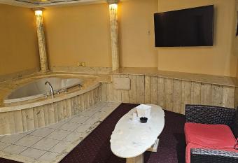 Loop Inn Motel has Smoking rooms