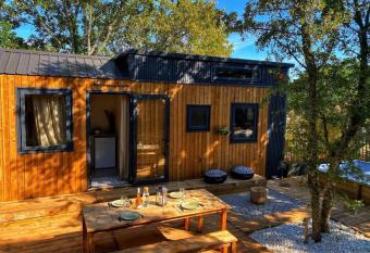 Tiny LiLouMaCa C  ur Ste Baume has Balcony rooms