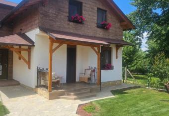 Vila Banstolija has rooms with a private hot tub