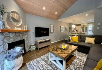 Whistler paradise townhouse with a private hot tub has rooms with a private hot tub