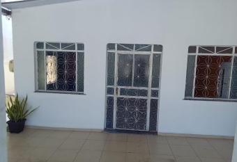 Casa Equipada na Pra  a 14. pr  ximo a   rea central. has Balcony rooms