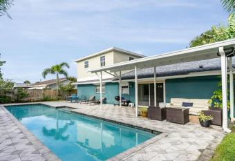 Modern Beach House with a Private Pool! has Balcony rooms