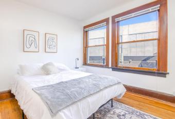 Comfortable & Spacious Studio Downtown allows 18 year olds to book a room