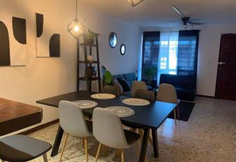 Great Apartment Wi-fi/Parking/SmartTV/AC has Balcony rooms