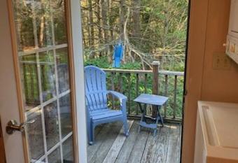 Loft Queen Efficiency, priv entrance has Balcony rooms