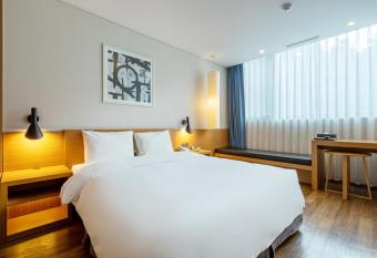 Mate Hotel Paju has rooms with a private hot tub