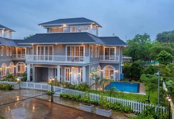 Spanish County Villa 12 By Stayscape Villas has Balcony rooms