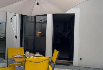 L Archev  ch   : Au pied de la cath  drale has Balcony rooms