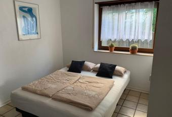 ruhige Wohnung im Schwarzwald (Pforzheim, OT W  rm) allows 18 year olds to book a room