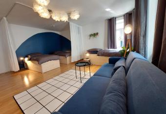 Viel Platz f  r Gruppen inkl. Waschmaschine, Hochstuhl und Playstation mitten in der Altstadt allows 18 year olds to book a room