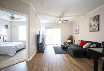 Radiant 1BR Apartment Near Dallas Galleria allows 18 year olds to book a room
