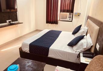 Hotel Raj Ganga - Near Har ki Pauri Haridwar has Smoking/Balcony rooms