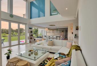 Elivaas Risaia Luxe 4BHK Villa with Pvt Pool, Nerul allows 18 year olds to book a room