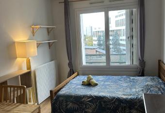 Appartement Cr  teil proche M  tro allows 18 year olds to book a room